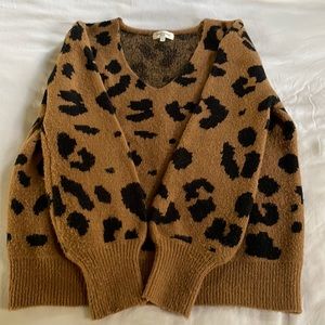 Sweet lovely M/L leopard sweater